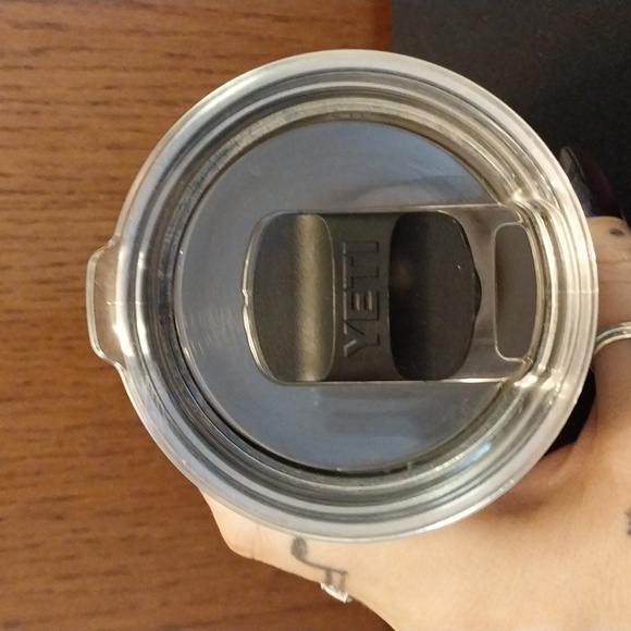 YETI BRAND TURQUOISE 20 OZ INSULATED TUMBLER - Picture 4 of 8